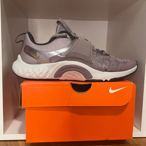 Nike Renew In Season TR-12 Training Running Sneakers Size 7W NIB